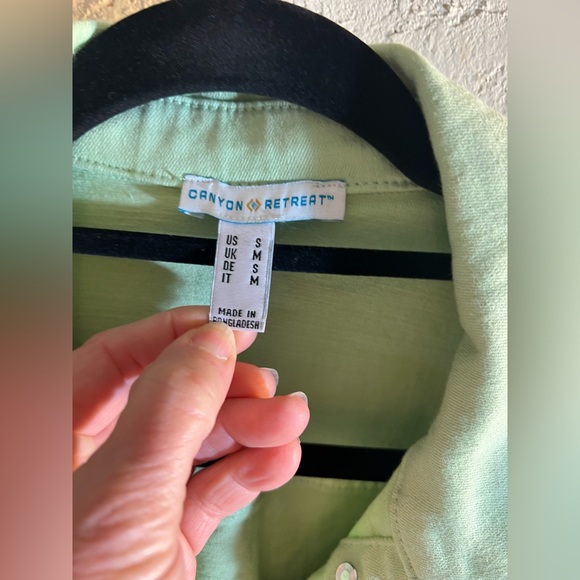 Canyon Retreat Green Jean Jacket Casual Style, frayed hem, silver hardware - Picture 4 of 9